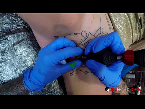 ❤️ Fìor tattooed hottie Sully Savage fhuair tattoo air a clitoris ❤❌  Fucking  leinn gd.robosexshop.ru